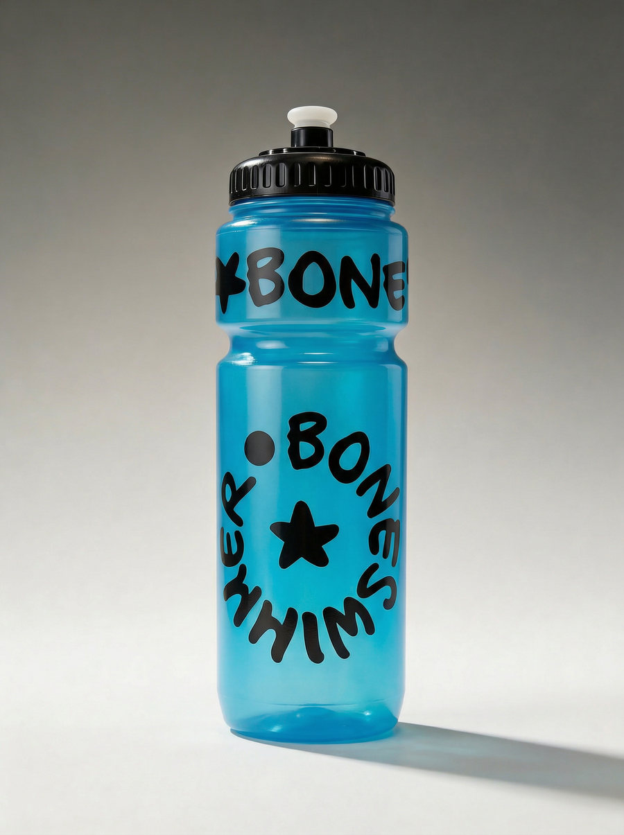 Bidon sportowy 750 ml z ustnikiem — BONESWIMMER błękitny przezroczysty, czarne logo