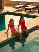 Kobieta <em><strong>Resort</strong></em>